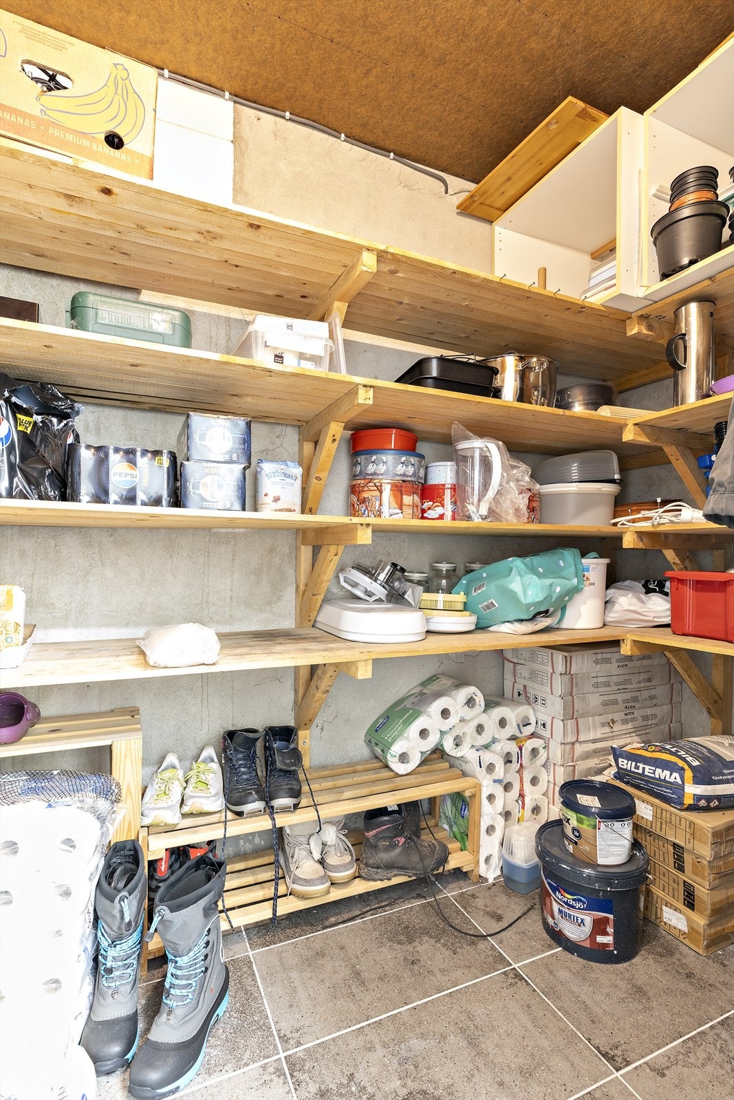 Innenfor vaskerommet finner du en praktisk bod. Galleribilde