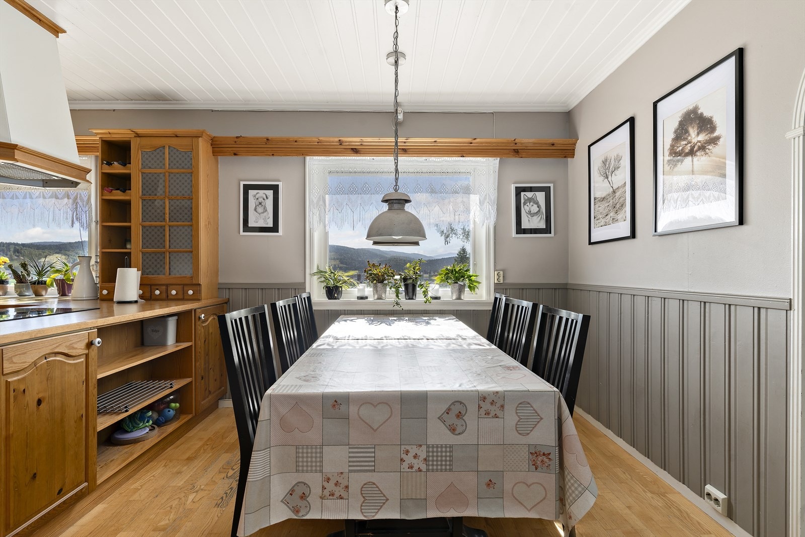 Også her er det god plass til spisebord. Galleribilde