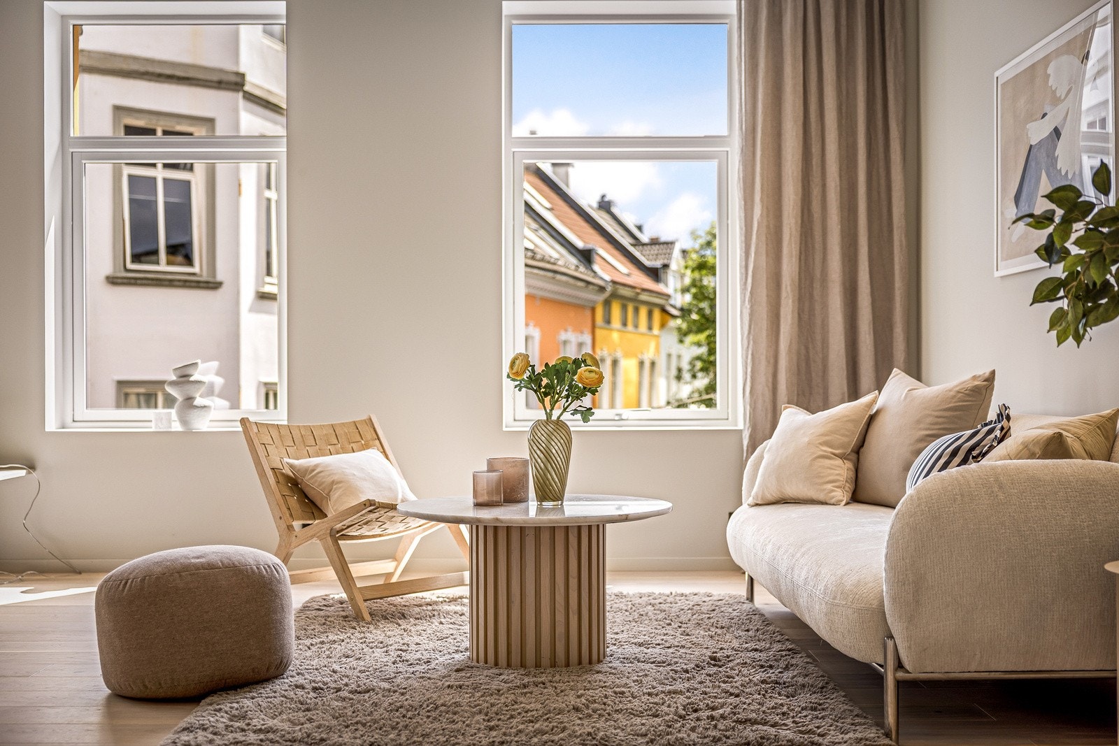 Ingen bygg rett på andre siden av gaten Galleribilde