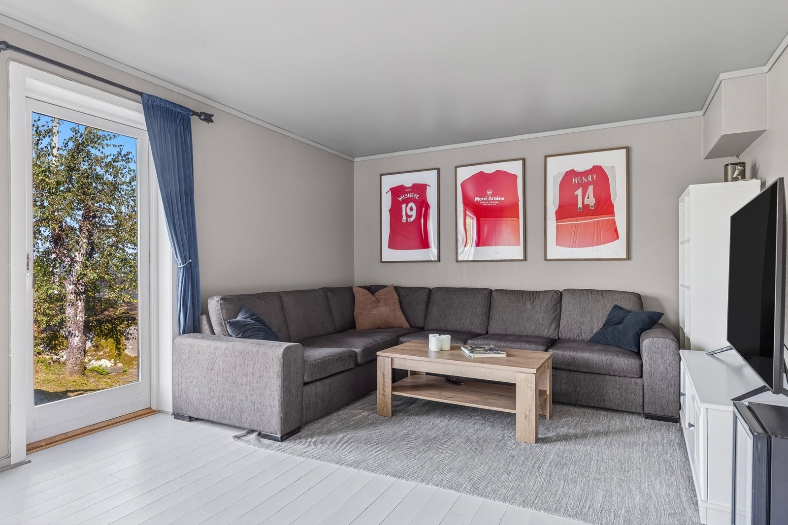 Hobbyrom i 1. etasje, påbygget og søkt om som "soverom/kontor" Galleribilde