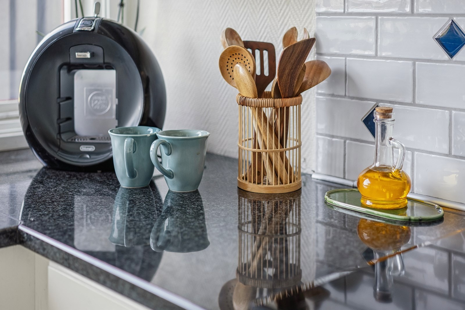 Benkeplate av stein. Galleribilde