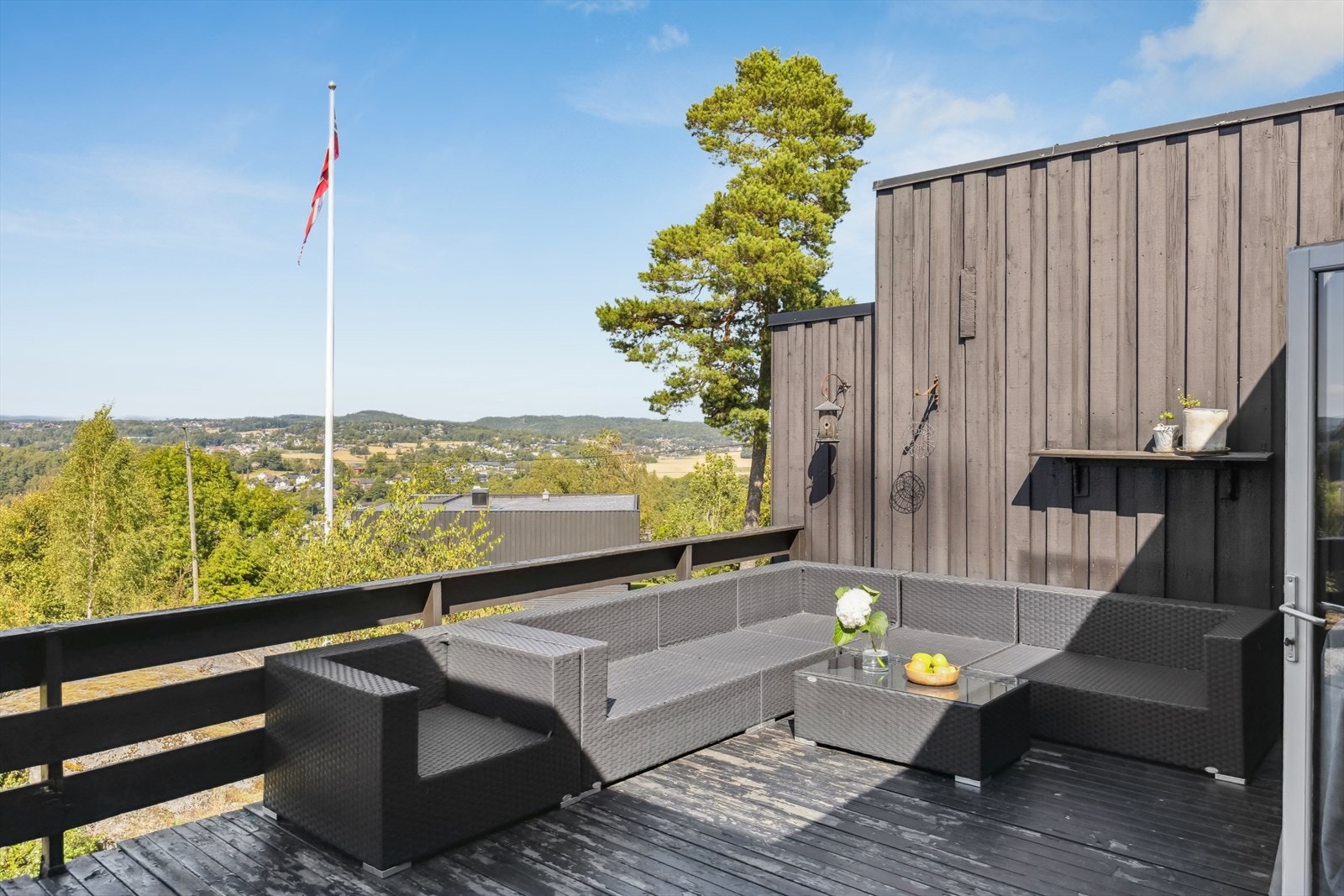 Det er fin utsikt nå, men enda bedre på vinterhalvåret. Galleribilde