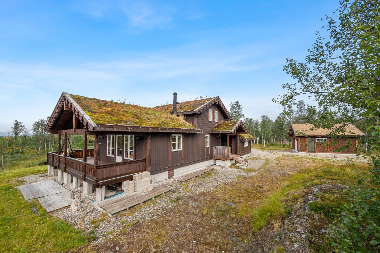 Fritidsboligen som er oppført i 2009 har en rekke gode kvaliteter, som blant annet 4 soverom, 2 bad og 2 stuer. Galleribilde