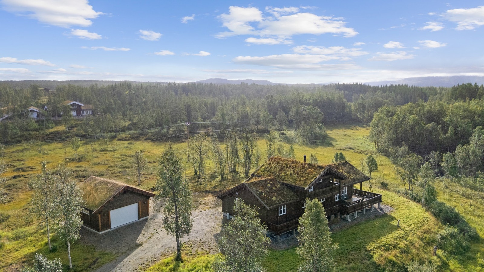 En stor og flott fritidsbolig med fin beliggenhet i Myrmoen hyttegrend. Galleribilde