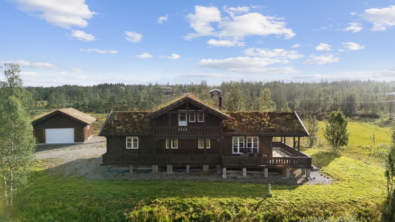 Eiendommen har helårsvei helt frem til hytta. Galleribilde