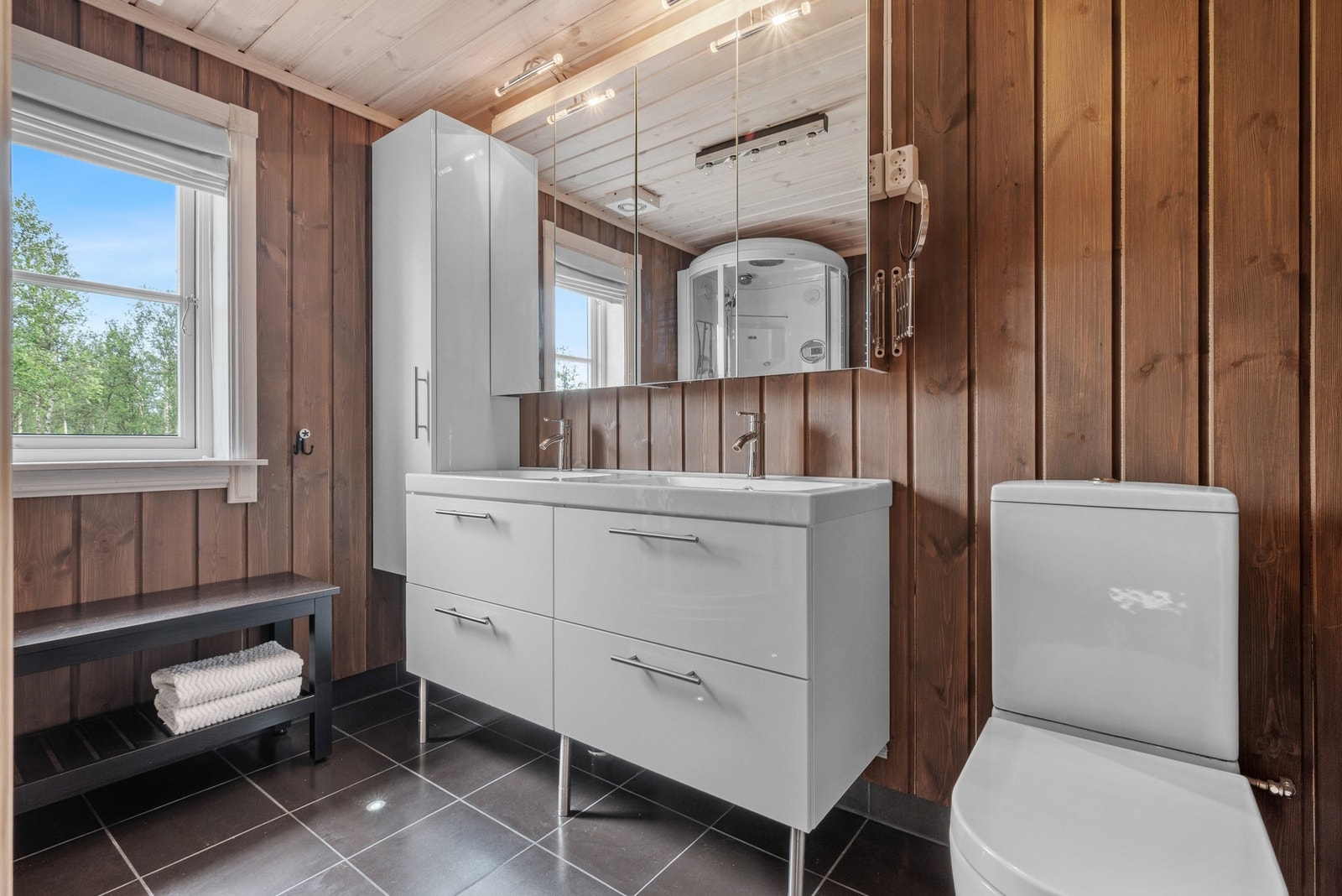 Bad i 1. etasje. Galleribilde