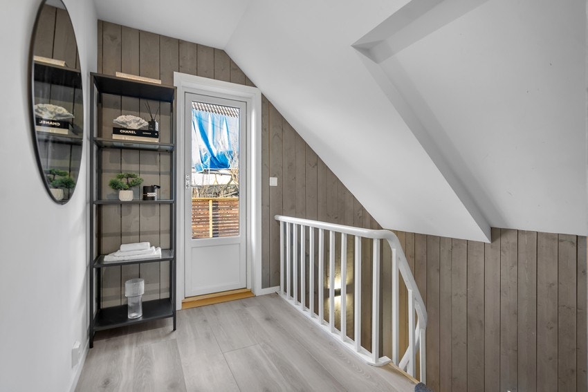Videre går det opp til boligens 2.etasje Galleribilde