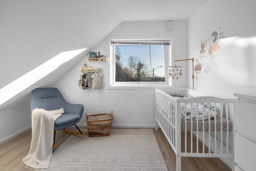 To gode soverom i 2 etasje som passer perfekt til barn, gjester eller hjemmekontor Galleribilde