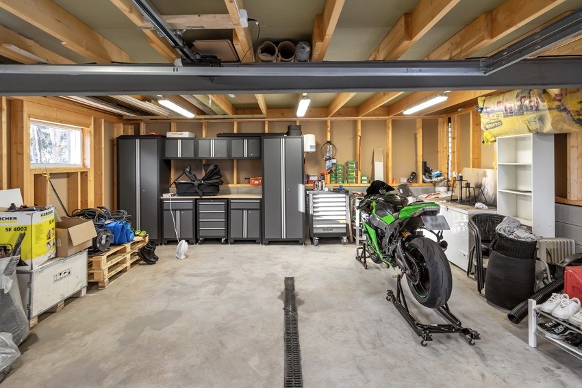 Nyoppført garasje i 2024 Galleribilde