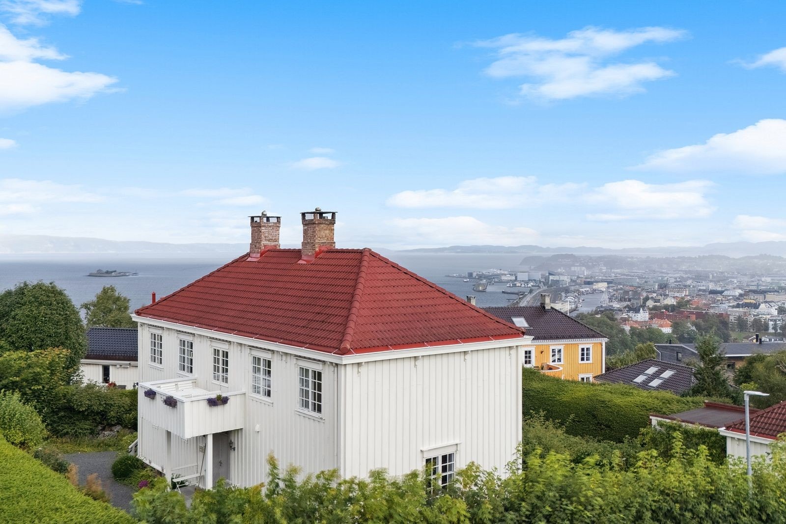 Nydelig utsikt i et stille og rolig nabolag. Galleribilde