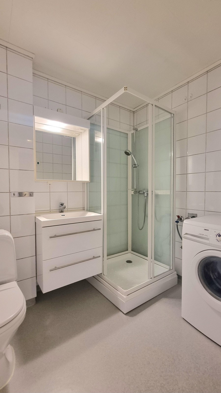 Vaskemaskin på bad medfølger Galleribilde