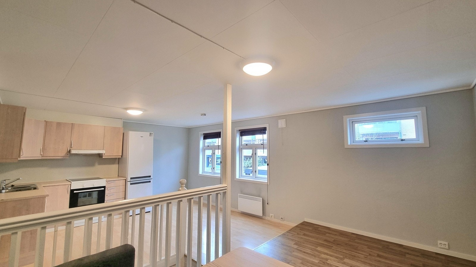 Trappen går til avlåst dør til sokkel Galleribilde