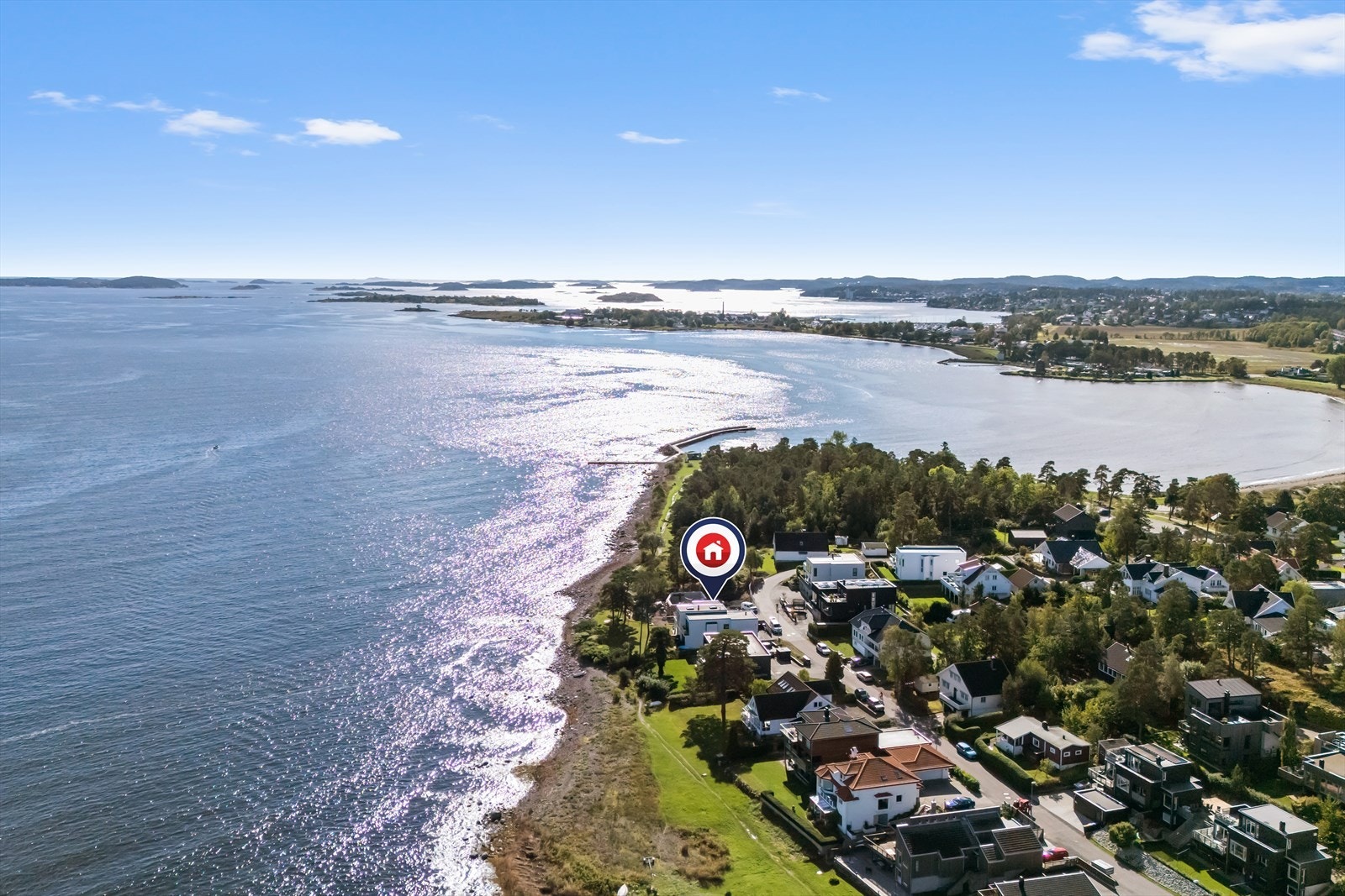Ringshaug et meget attraktivt og velansett boligområde som passer perfekt for alle aldre! Her kan du nyte livet med høy livskvalitet i et fredelig og sjønært nærmiljø! Galleribilde