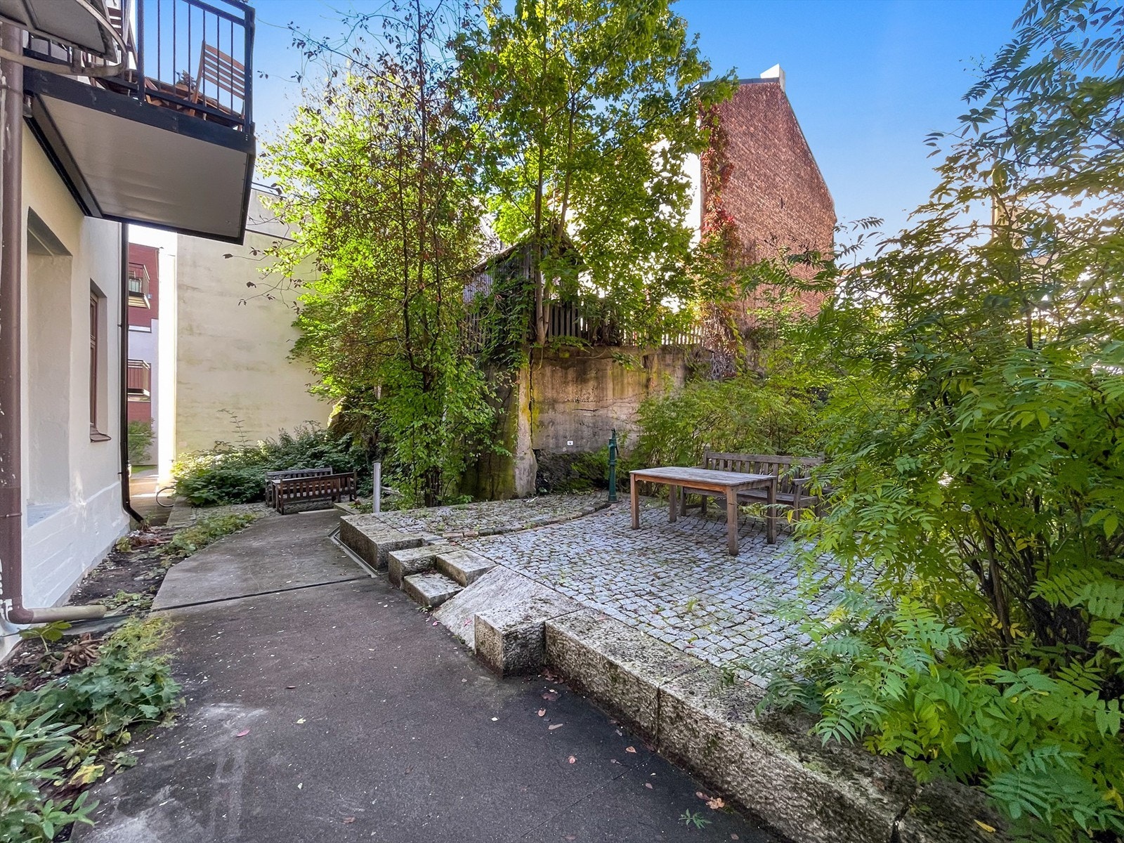 Sameiet er velorganisert, og har i 2025 vedtatt å rehabilitere fasadene for å bevare bygget og opprettholde bygårds-skjarmen. Galleribilde