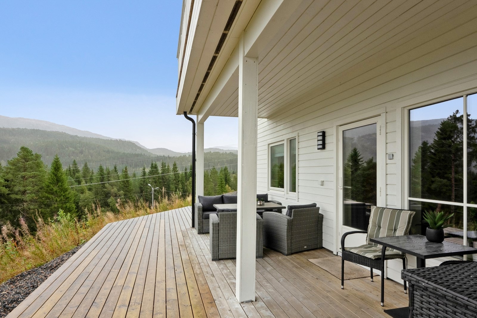 Terrassen rundt leiligheten er på hele 67 m. Galleribilde