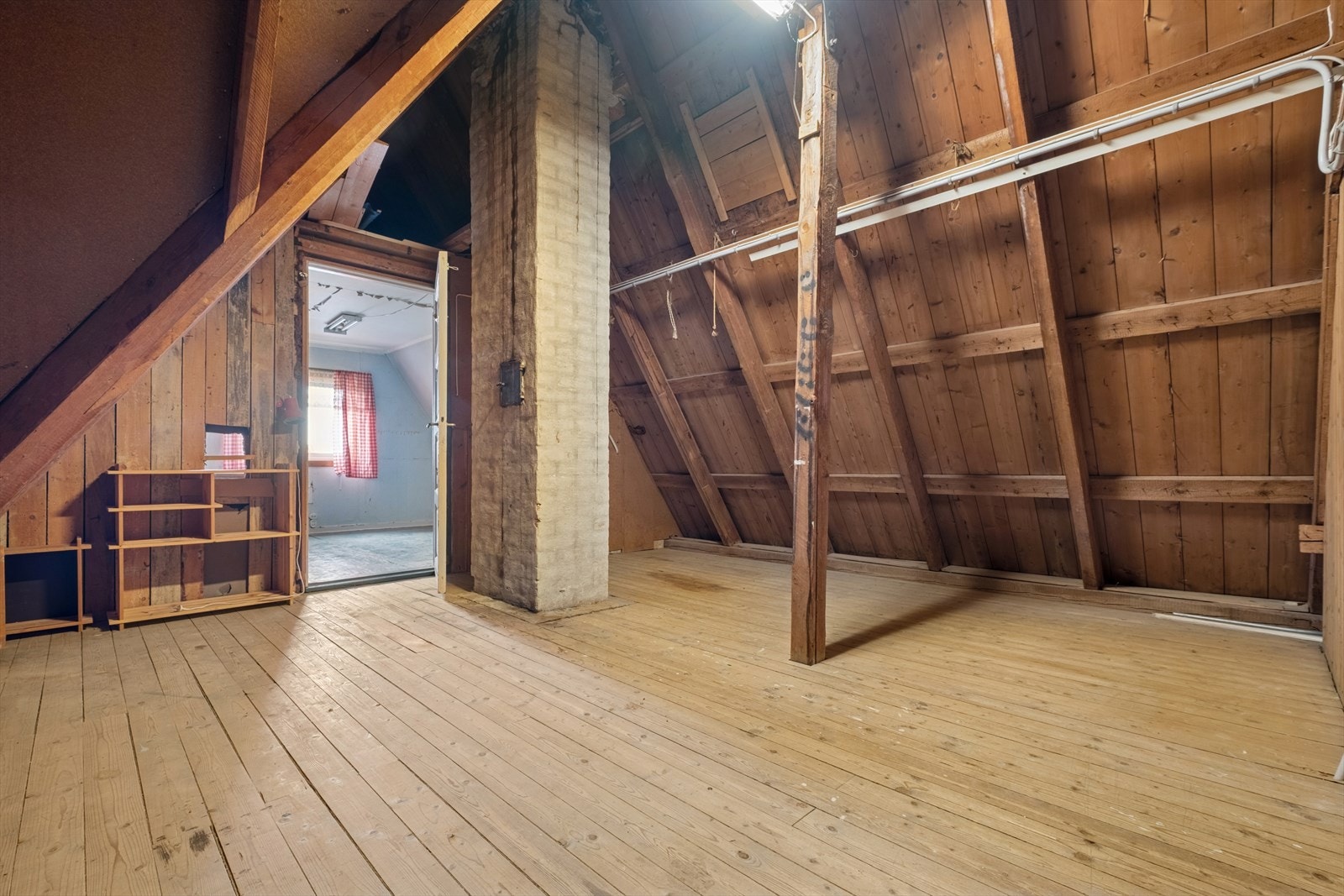 Loft med lagringsplass. Galleribilde