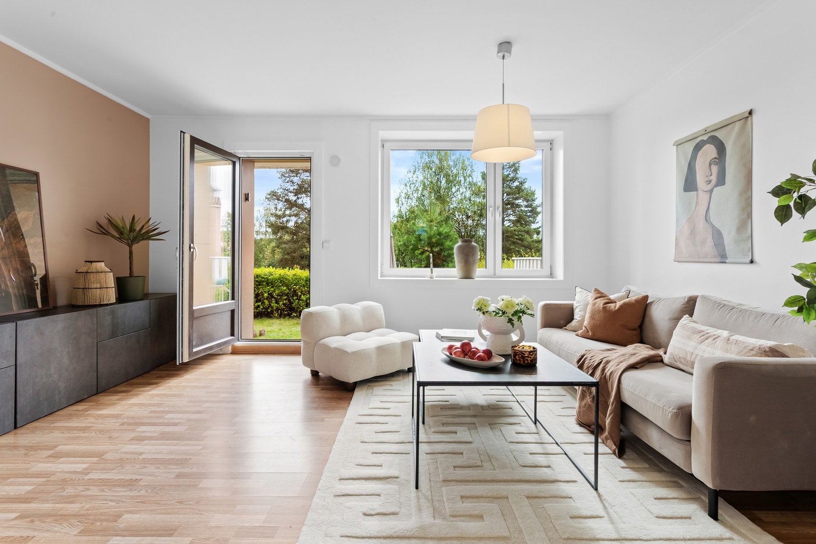 Dette er en fantastisk 3-roms leilighet i 1. etasje med svært familievennlige kvaliteter! Galleribilde