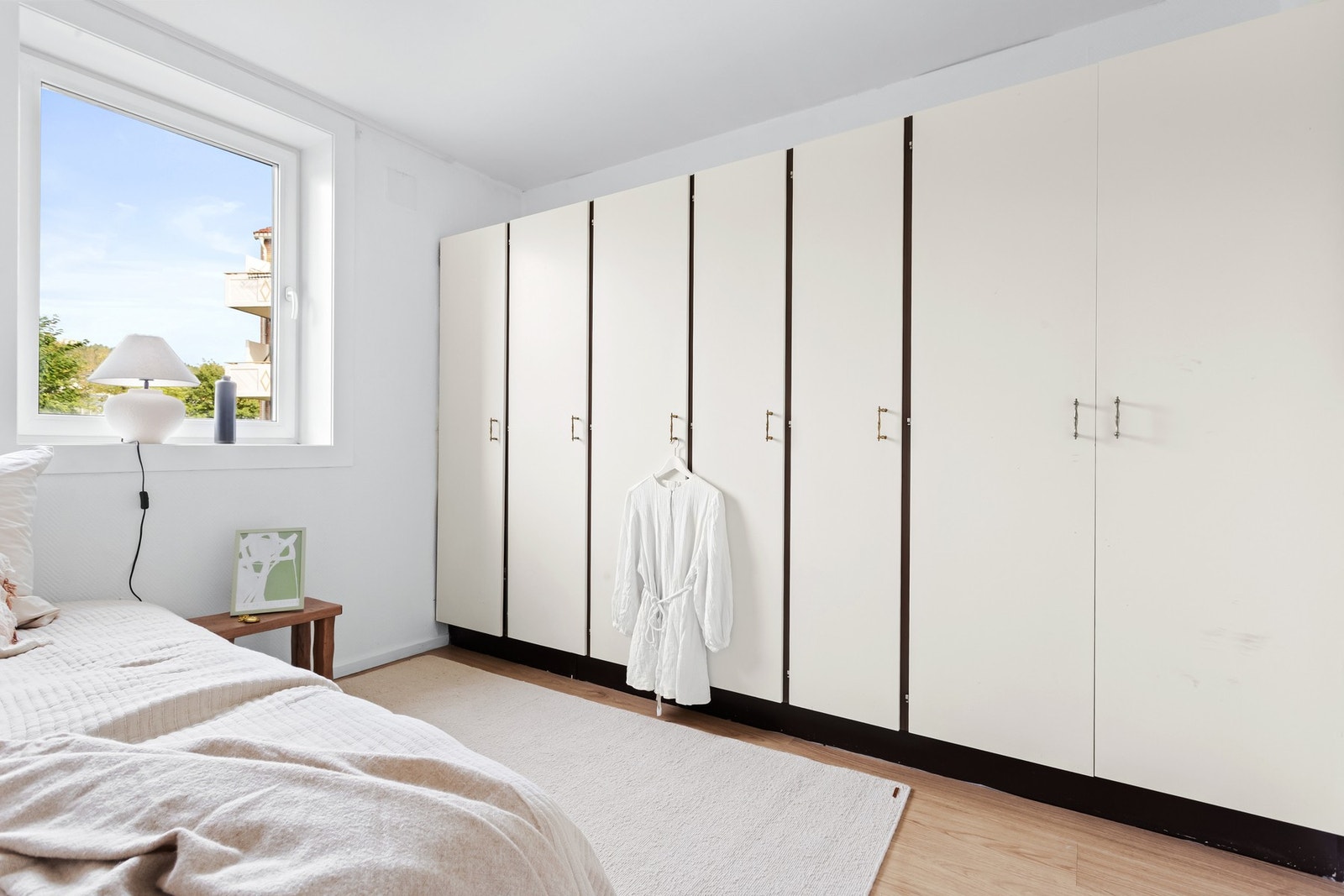 Stor garderobe medfølger Galleribilde