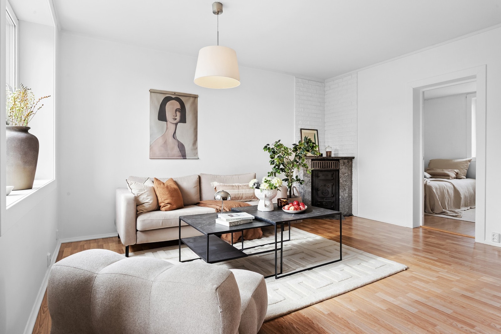 Det medfølger 2 boder. En i kjeller på 10m² og en på loftet med 10m² gulvareal Galleribilde