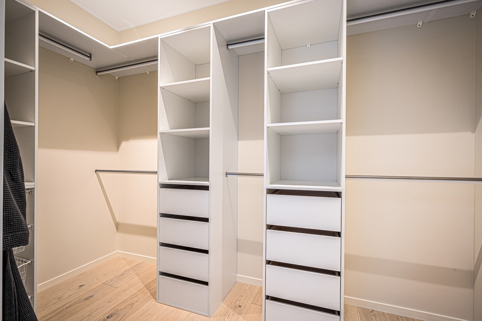 - Walk-in-closet -