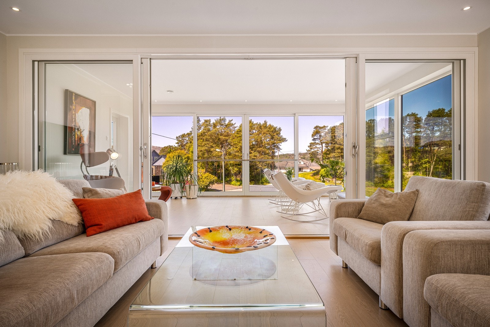 - Stue 2 er på 26,3 kvm, stor glass skyvedør mellom de to stuene -