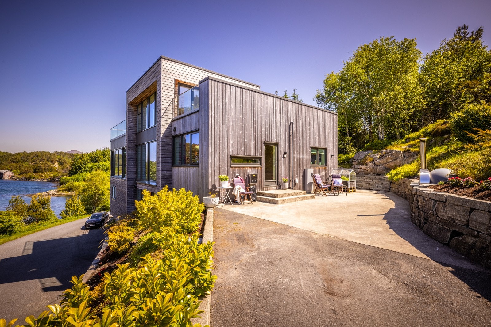 - Man kan kjøre til kjøkkeninngangen for å lesse av varer etter storhandel -