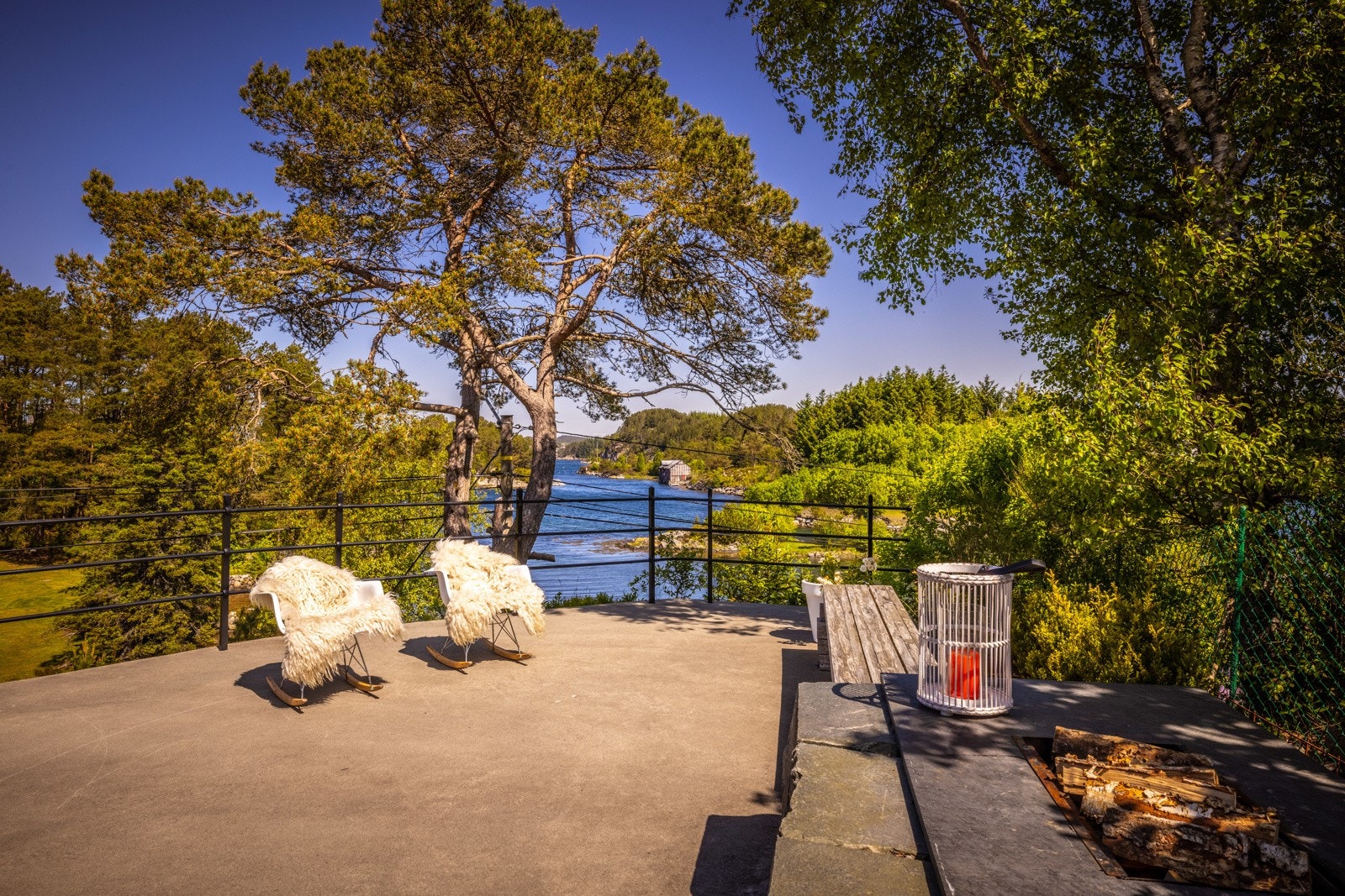 - Flott sjøutsikt fra plattingen -