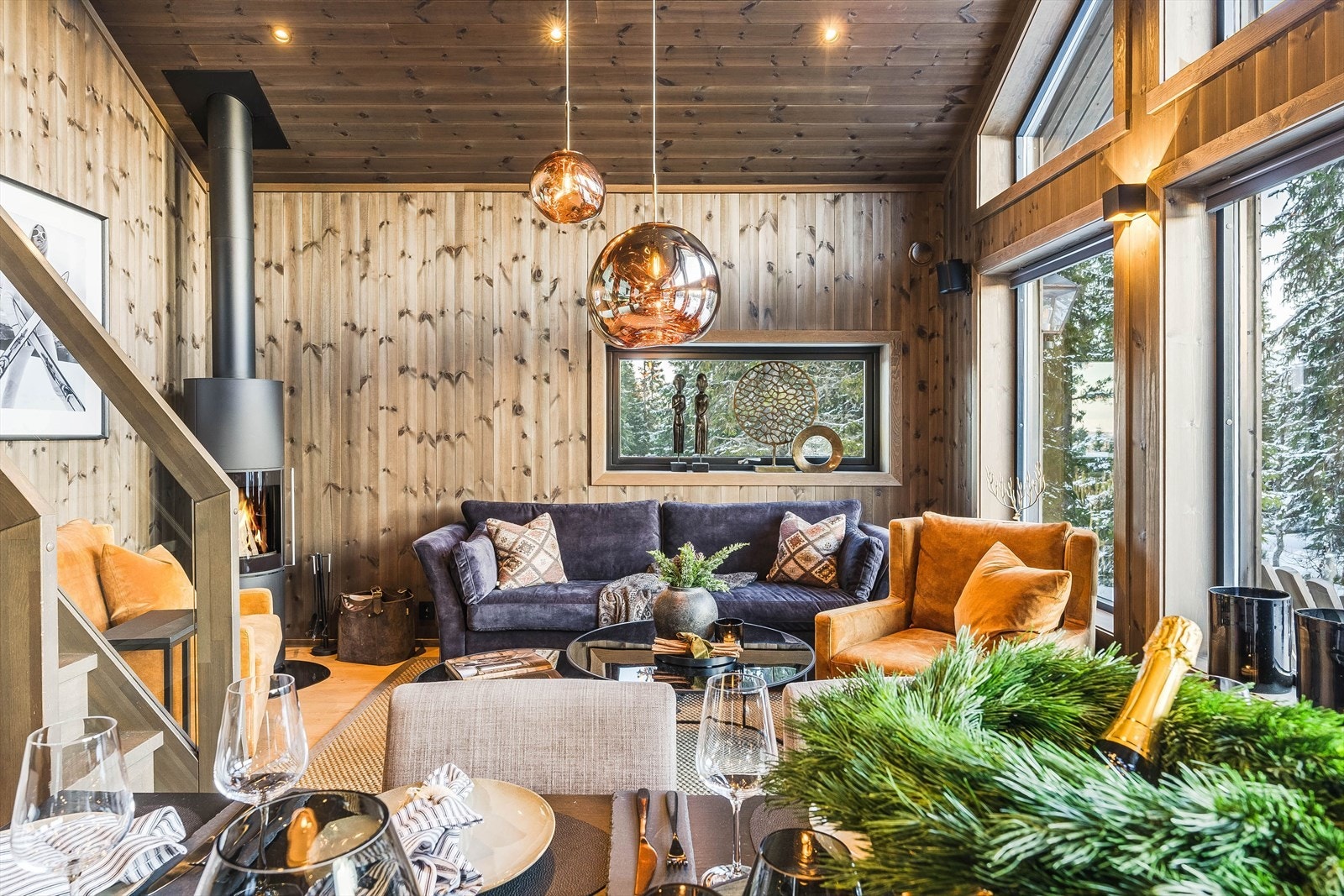 Moderne og stilfull hytte med peis. Perfekt for avslapning og hygge. Galleribilde