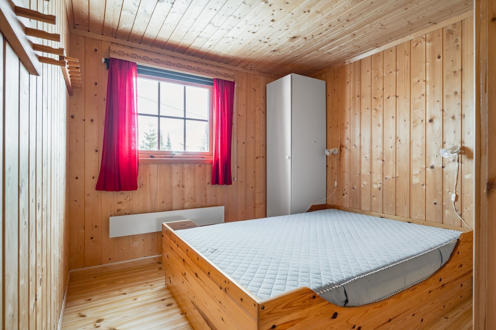 Hovedsoverommet hvor det er god plass til en dobbelseng. Galleribilde