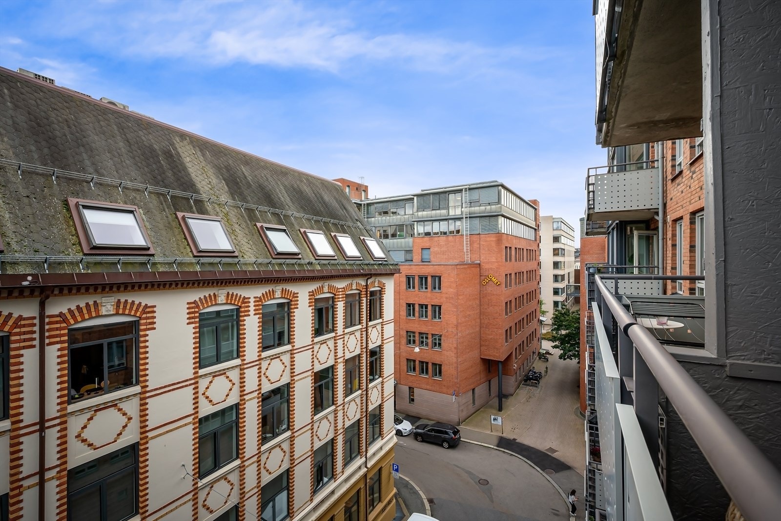 Hyggelig utsyn til klassiske bygårder og urbane miljøer Galleribilde