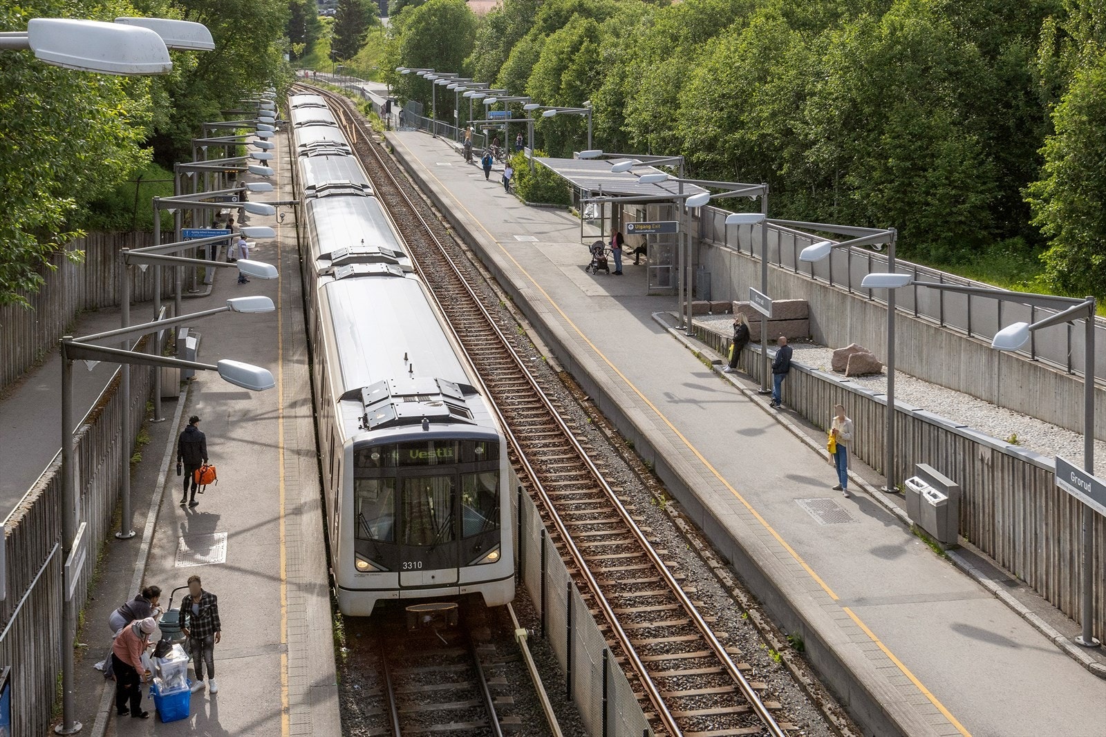 Nærområdet - Det er gode muligheter for å benytte seg av kollektivtrafikk på Grorud. Her er det egen busstasjon og t-banestopp. Kun få minutter unna boligen. Galleribilde