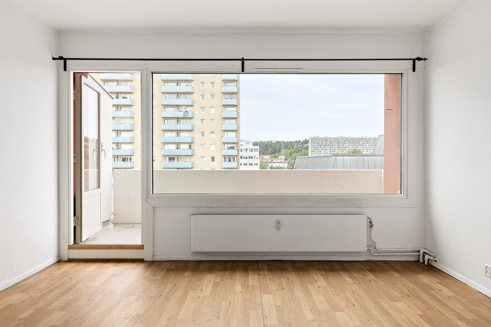Leiligheten har en praktisk planløsning som åpner for mange muligheter. Galleribilde