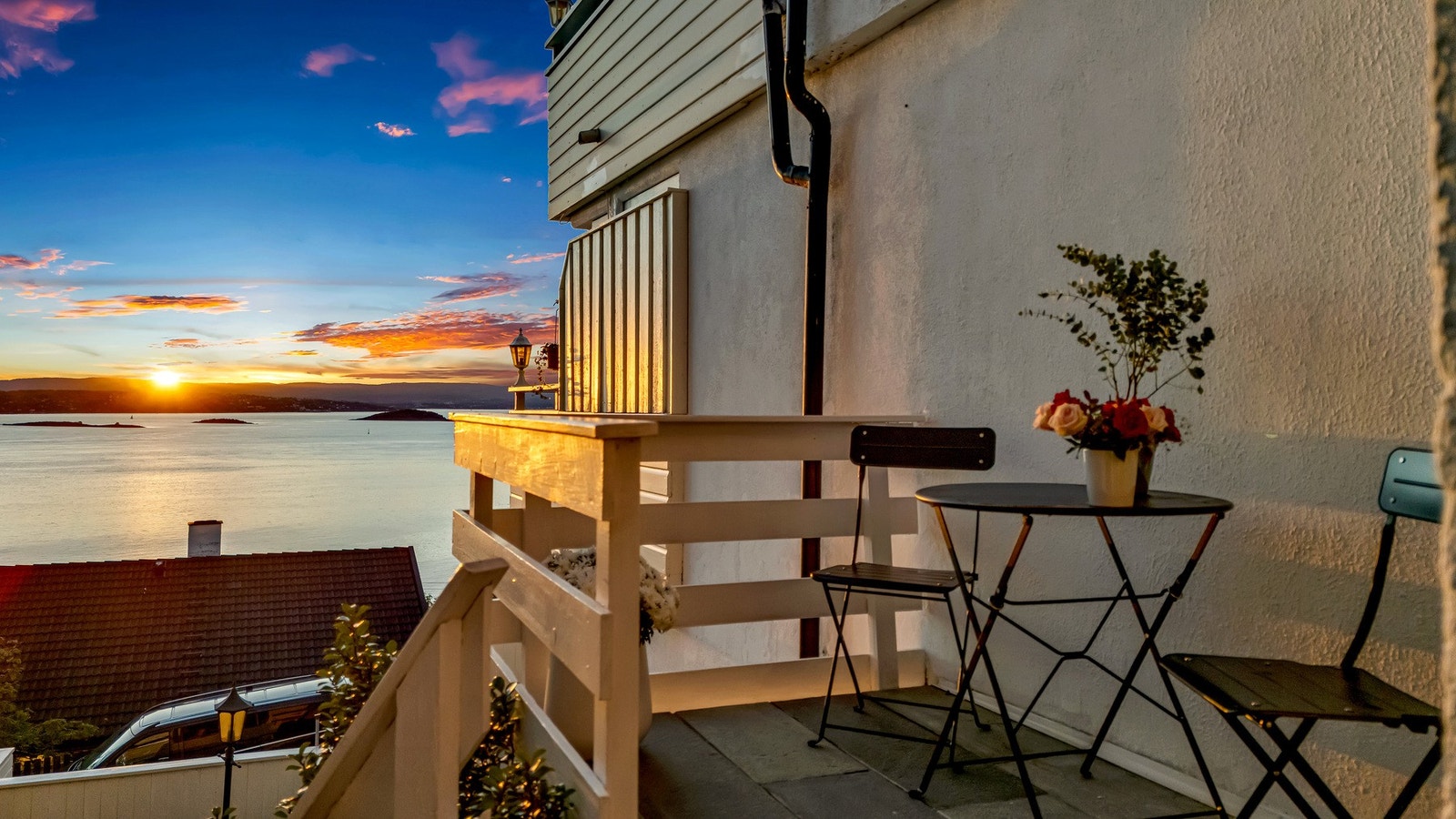 Sittegruppe ved inngangsdøren Galleribilde