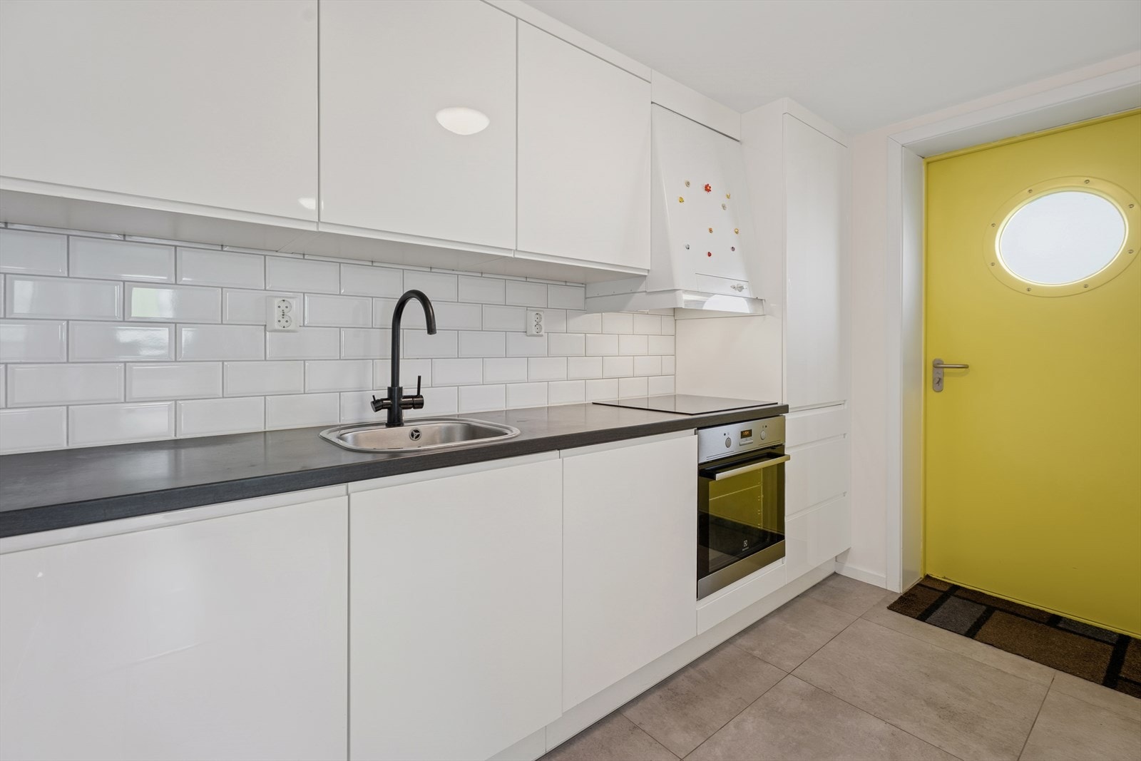 Kjøkken med integrerte hvitevarer Galleribilde