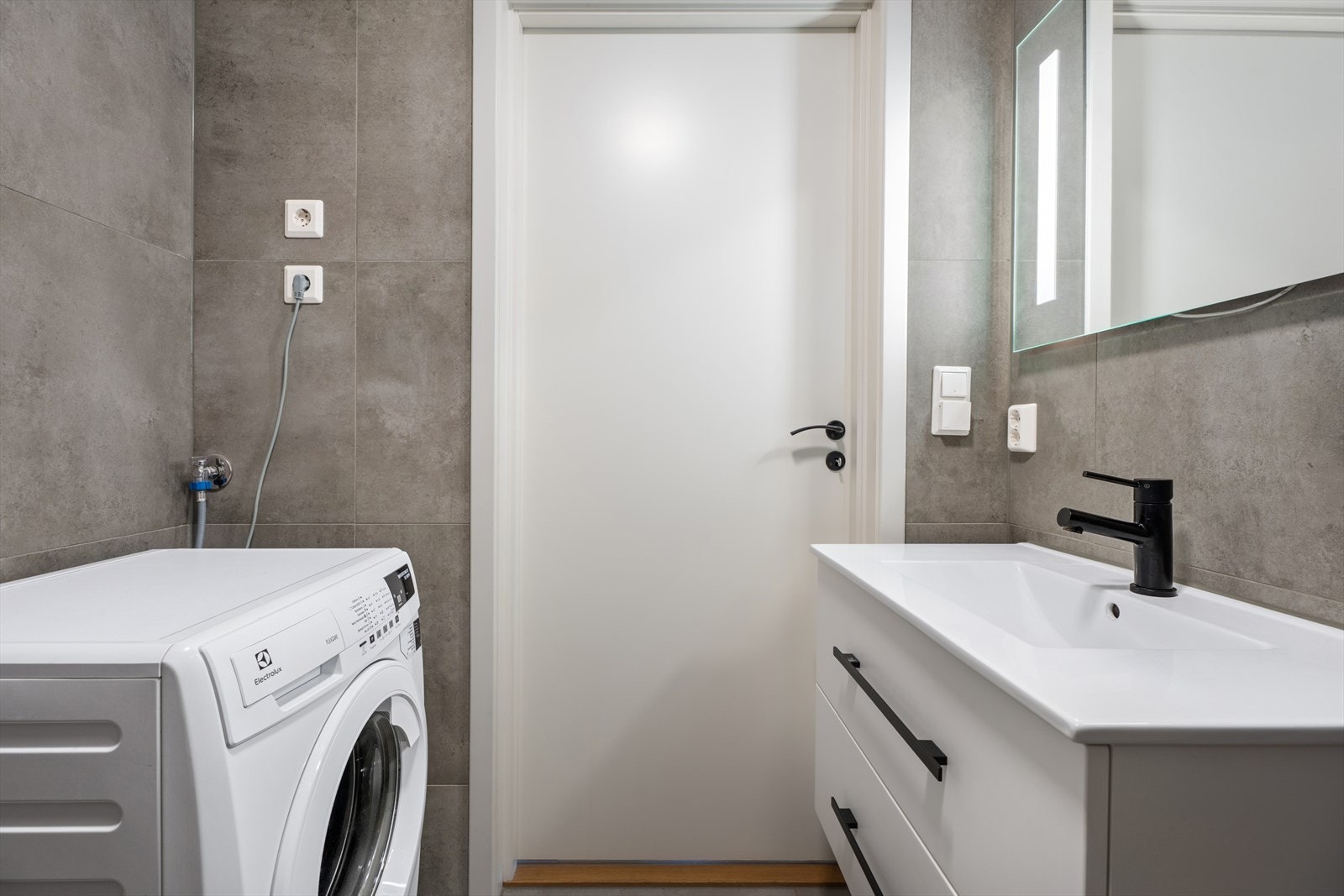 Bad med opplegg for vaskemaskin Galleribilde