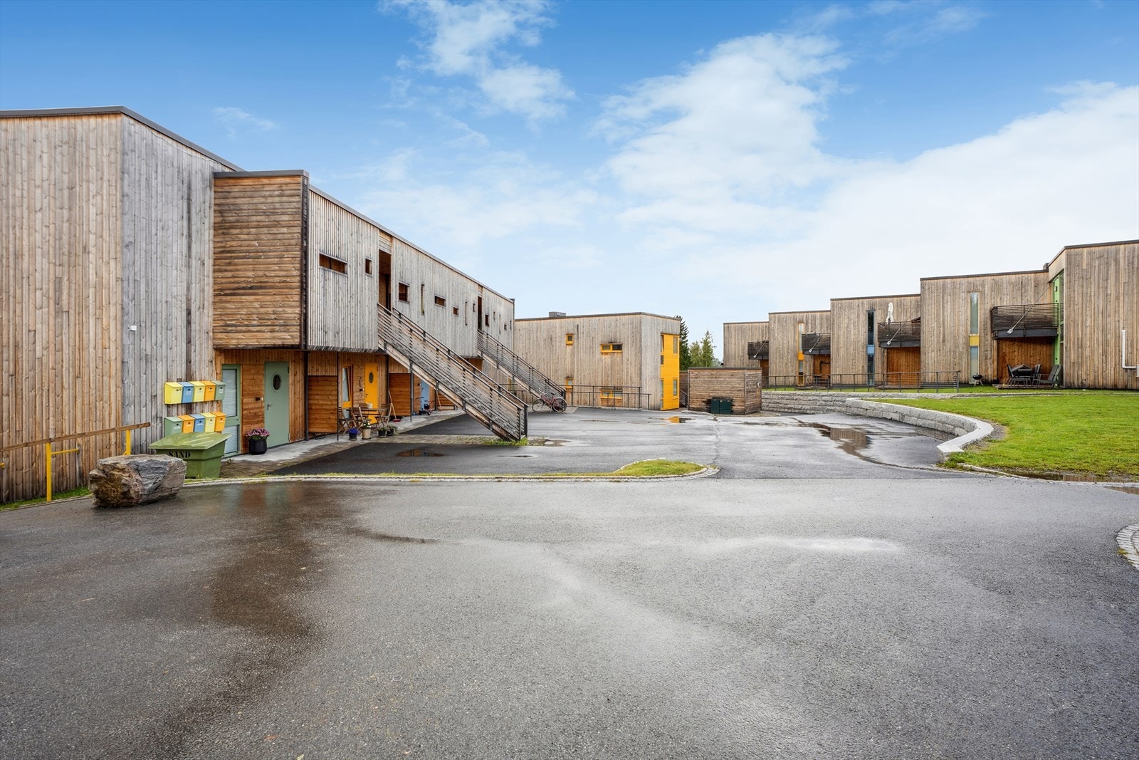 Kilden sameie består av 95 boligseksjoner. Det medfølger 1 parkeringsplass til leiligheten og gjesteparkering på området Galleribilde