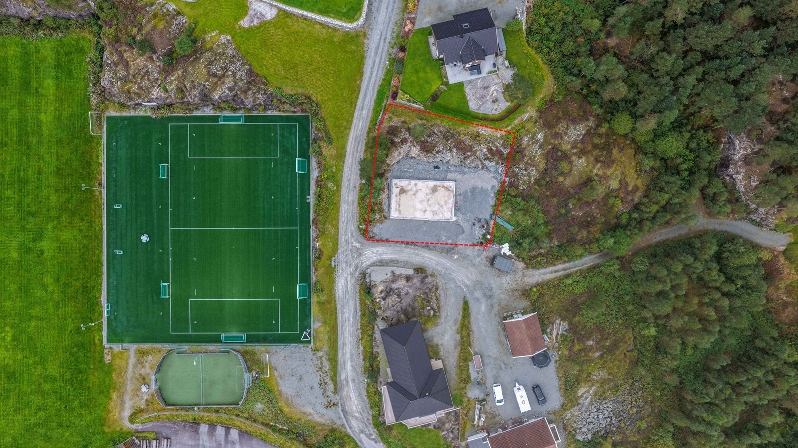 Oversikt tomt (stiplet linje er ikke nøyaktig) Galleribilde