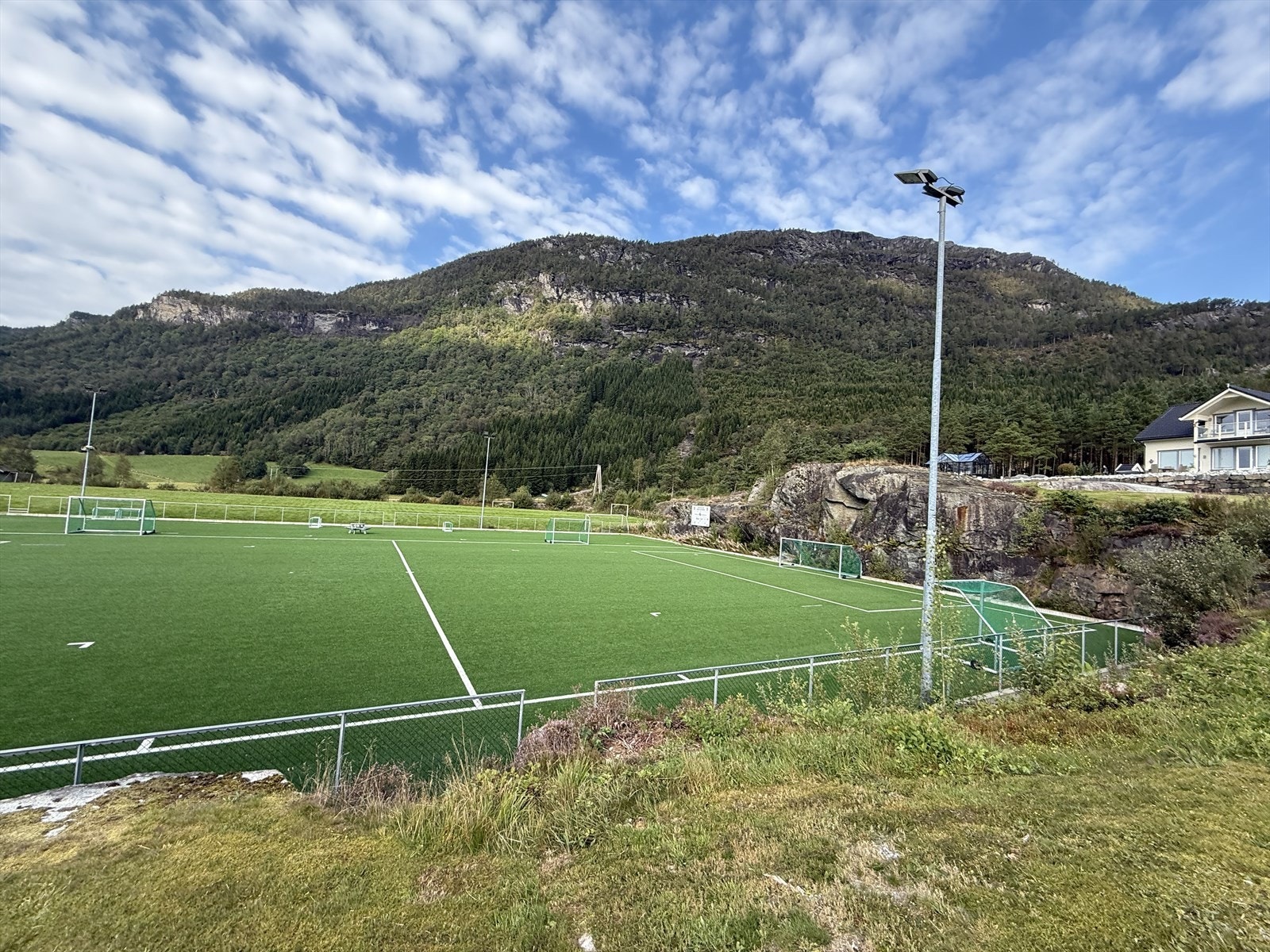 Fotballbane rett ved Galleribilde