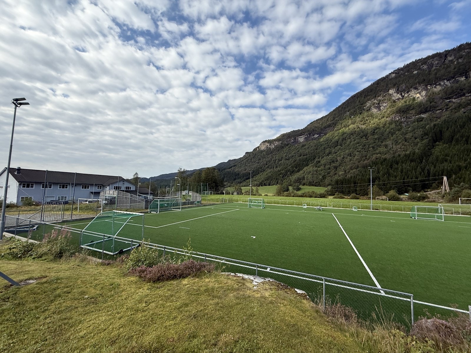 Fotballbane rett ved Galleribilde