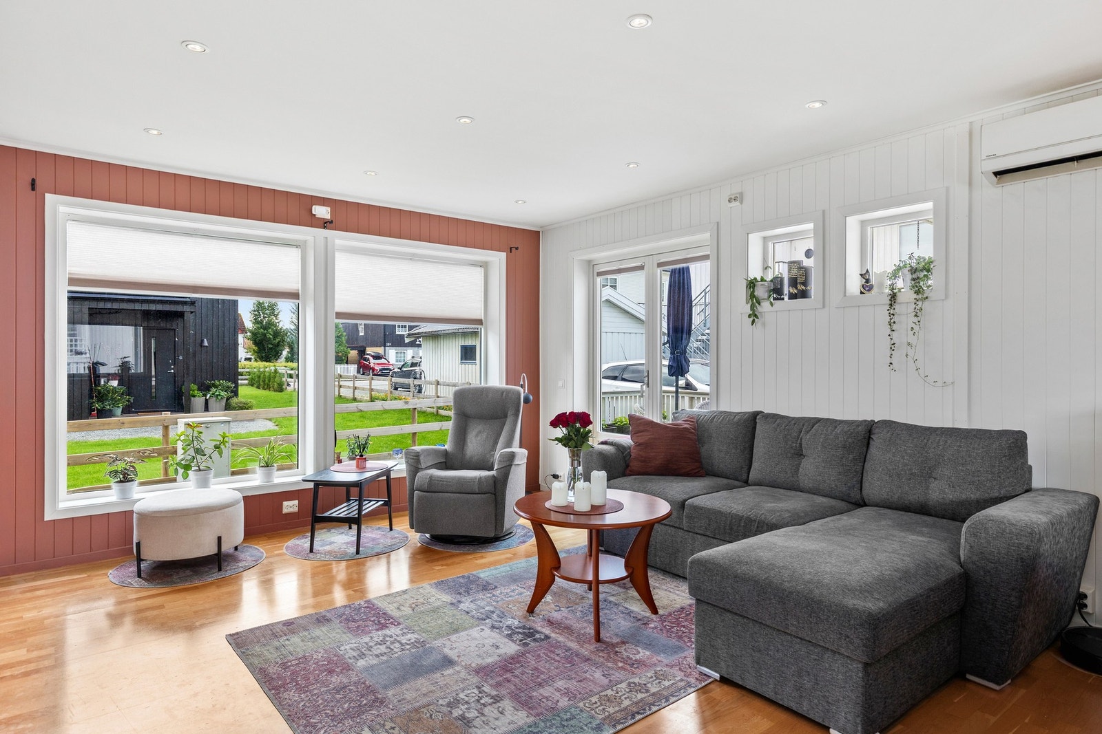 Solskjerming montert i 2024 på stue og hovedsoverom. Galleribilde