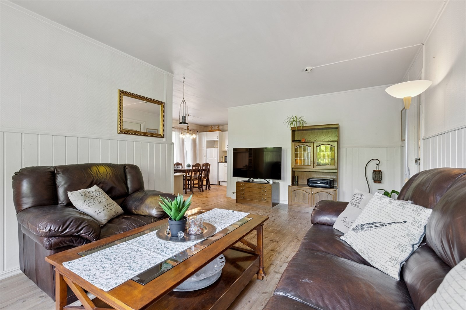 Koselig stue med plass til det du trenger for å koble av. Galleribilde