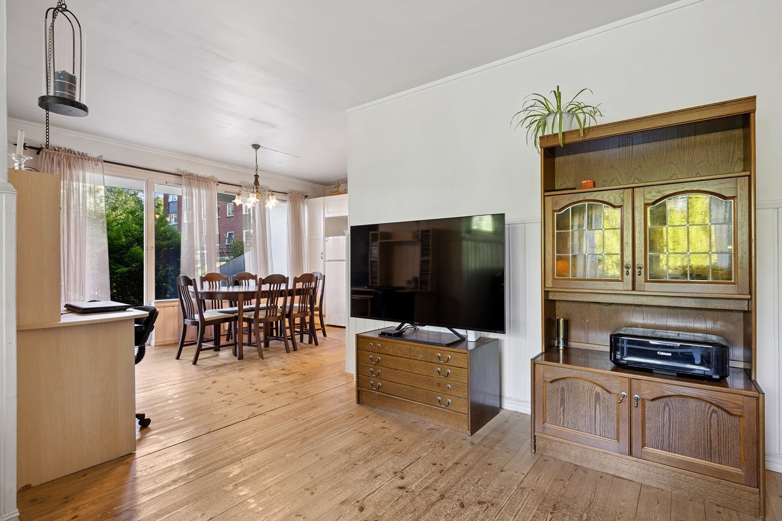 Utgang til terrasse fra stue/kjøkken. Galleribilde