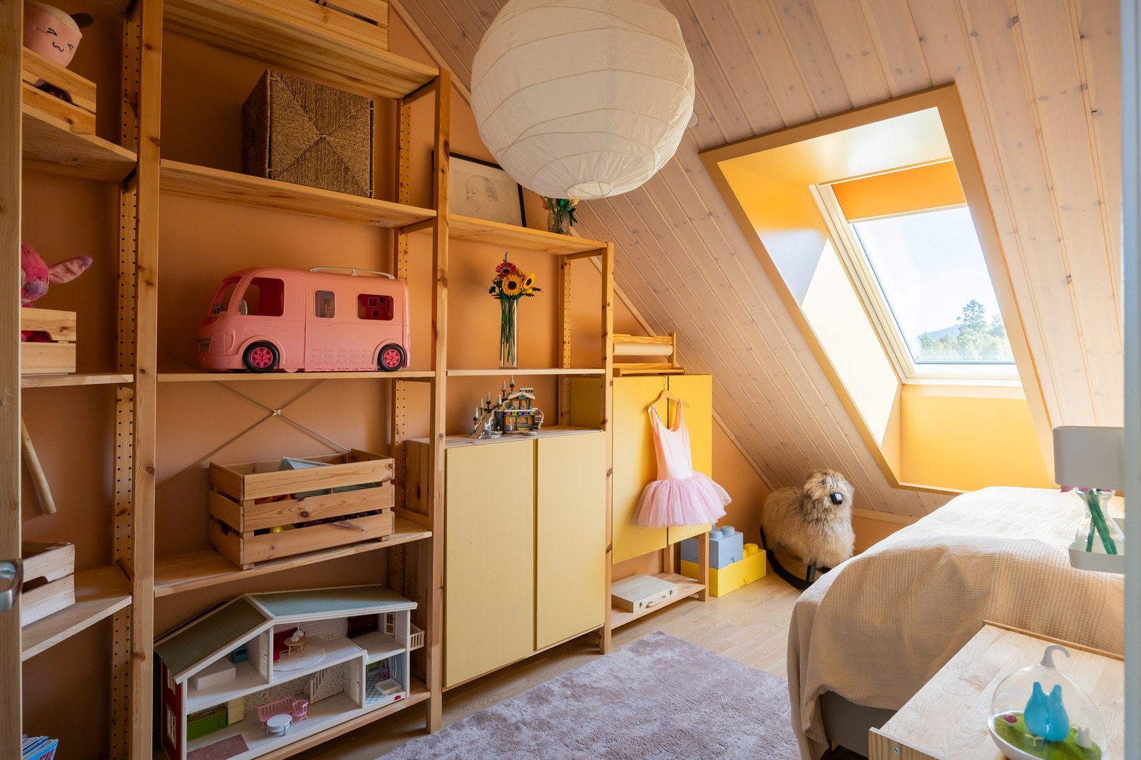 Begge soverom vender ut mot stille og rolige omgivelser. Galleribilde