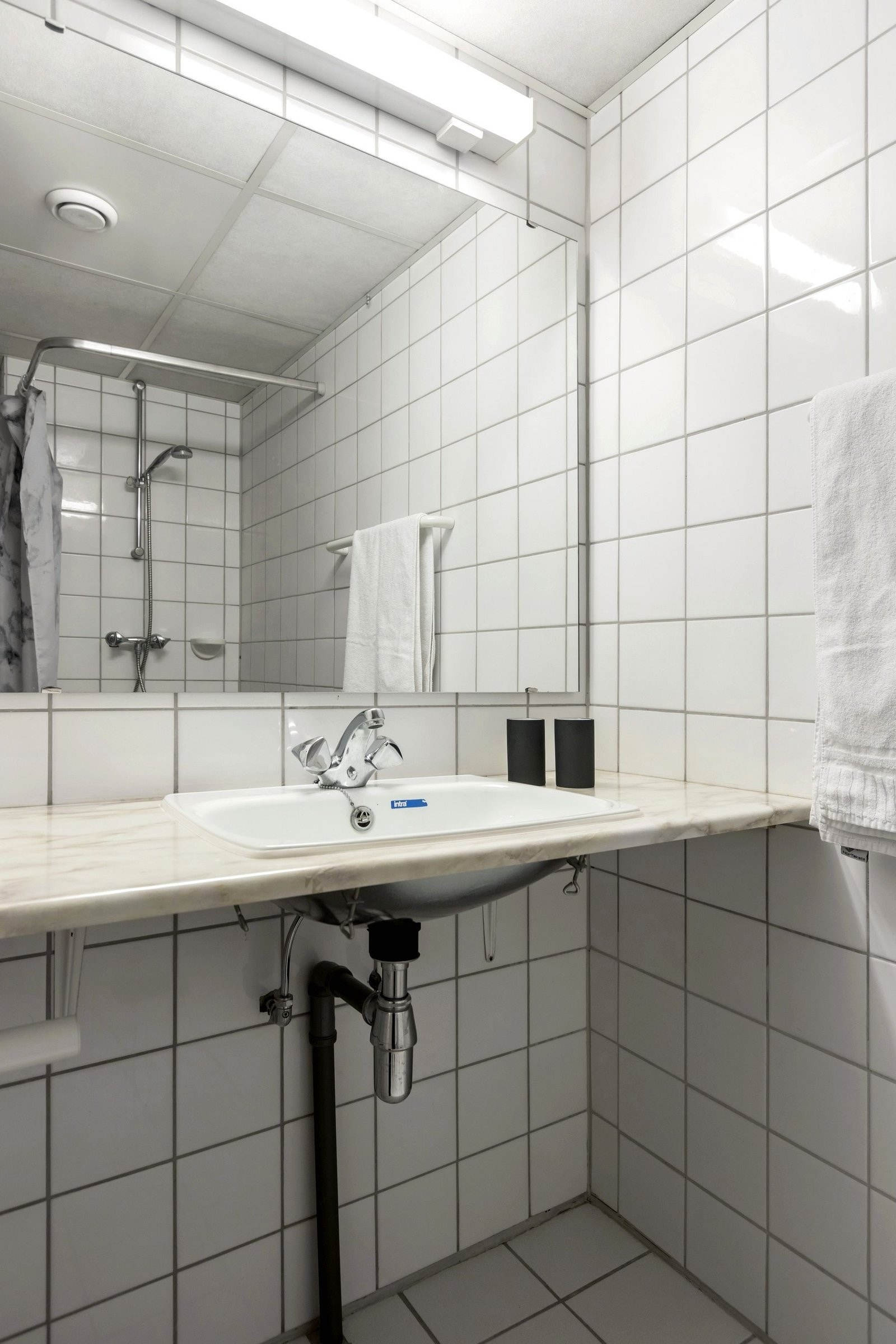 Ny montert dusjkabin i begge bad 2023 Galleribilde