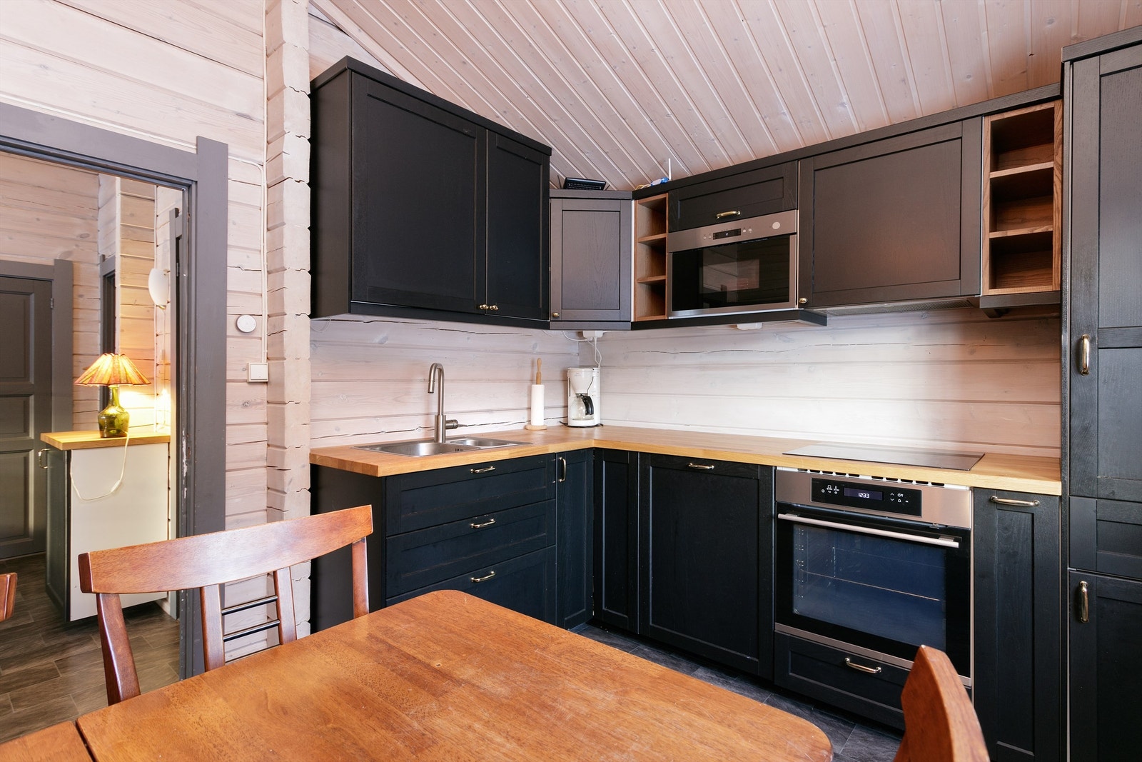 Kjøkken m/spiseplass Galleribilde