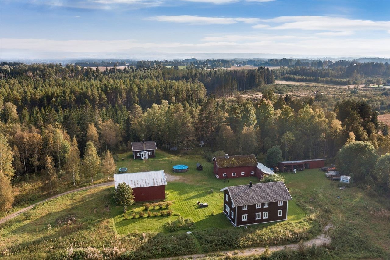 Idyllisk beliggenhet ca. 15 min med bil fra Hamar sentrum Galleribilde