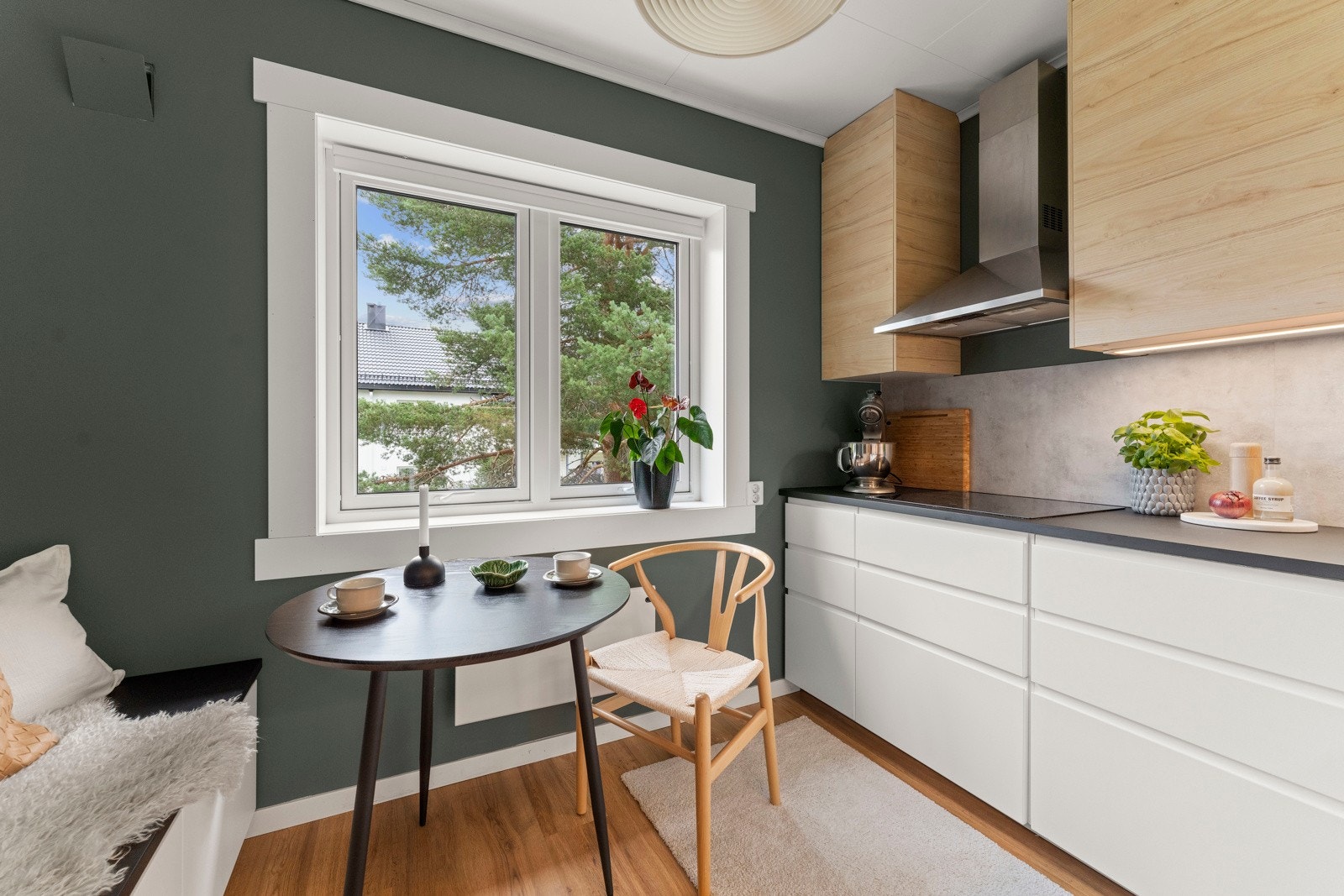 Delikat og romslig 3-roms leilighet med gjennomgående planløsning og gode lysforhold! Galleribilde