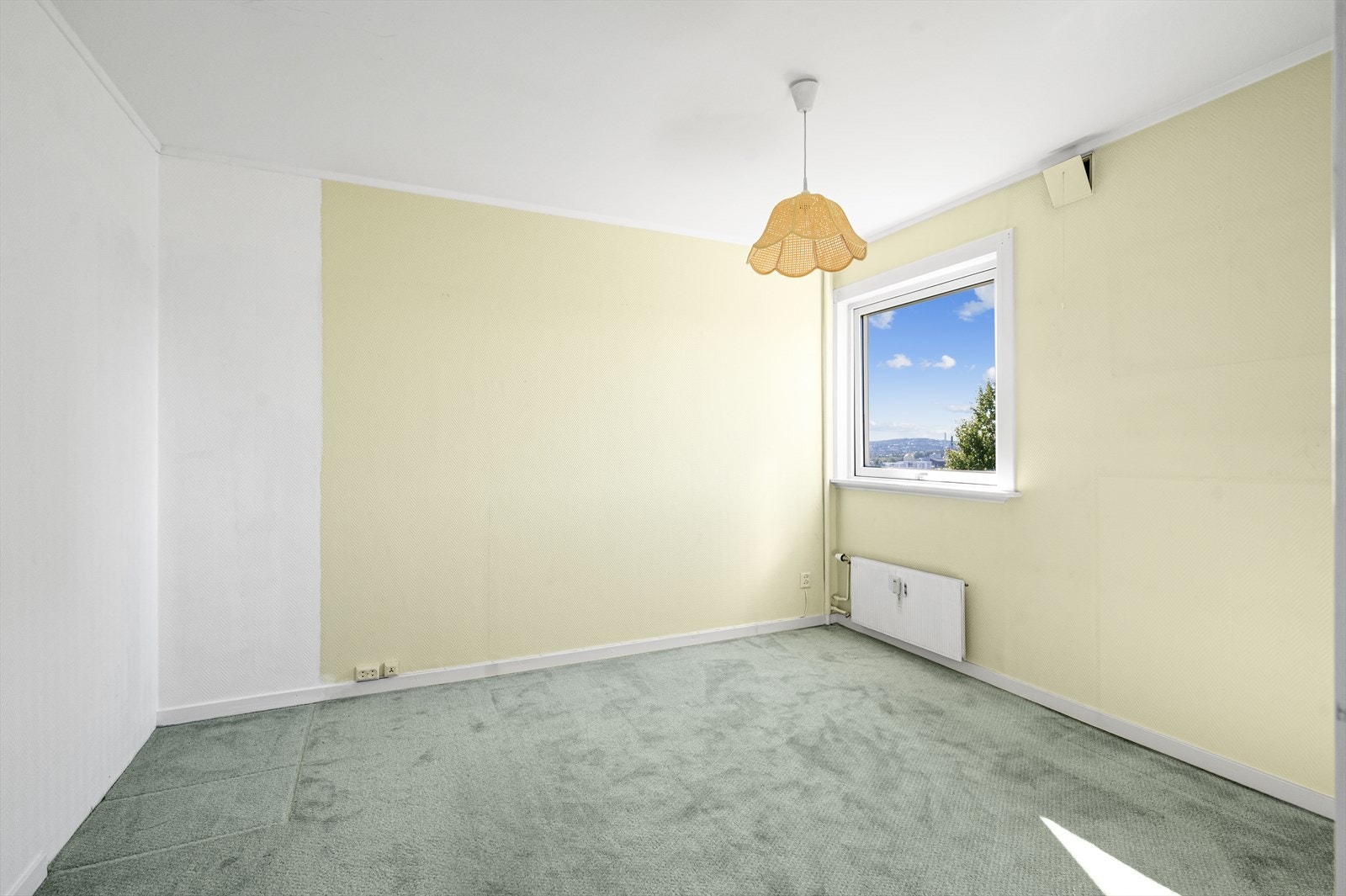 Boligen har to soverom. God plass til dobbeltseng og nattbord. Galleribilde