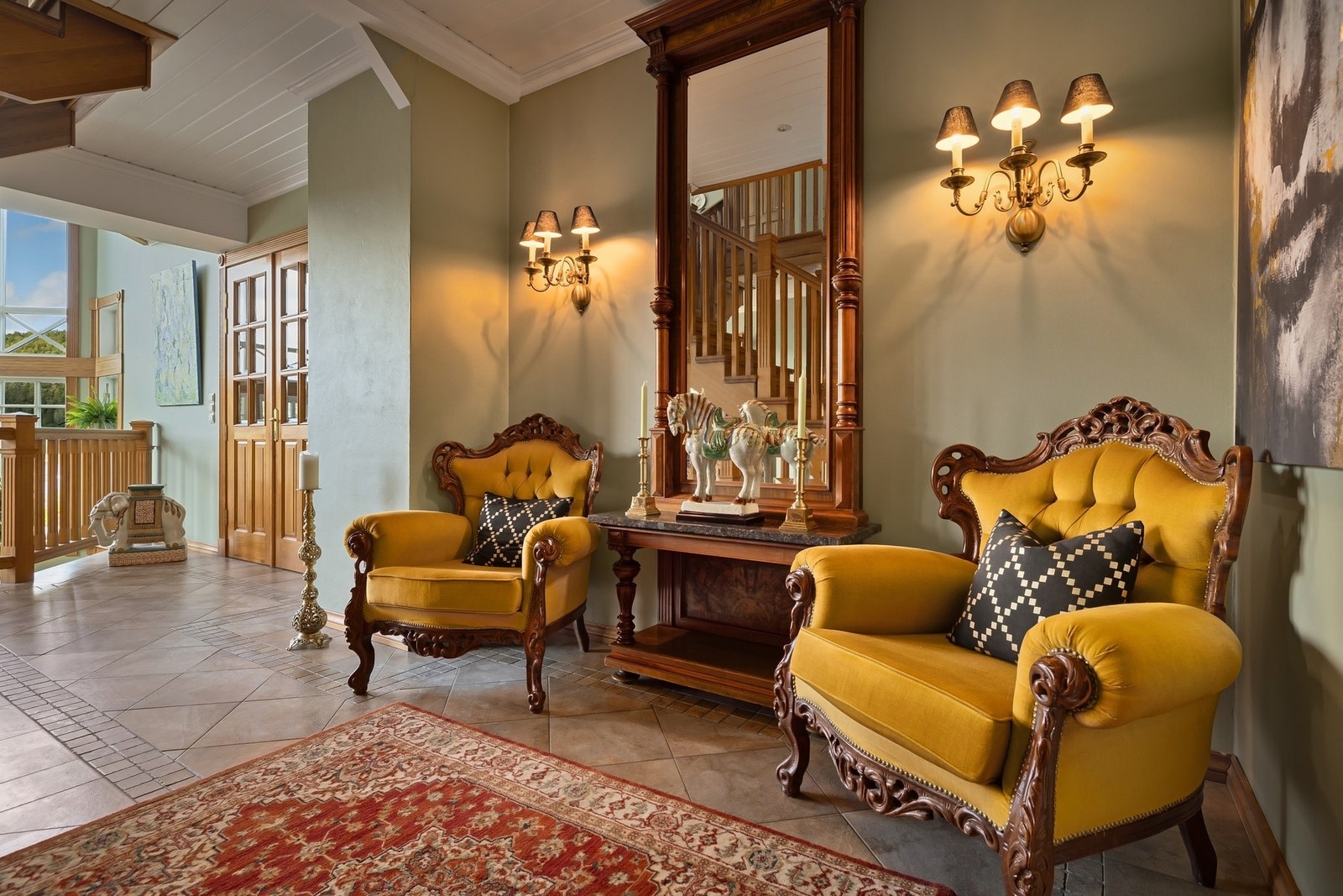 Tidløst interiør med klassiske møbler og hyggelig atmosfære. Galleribilde