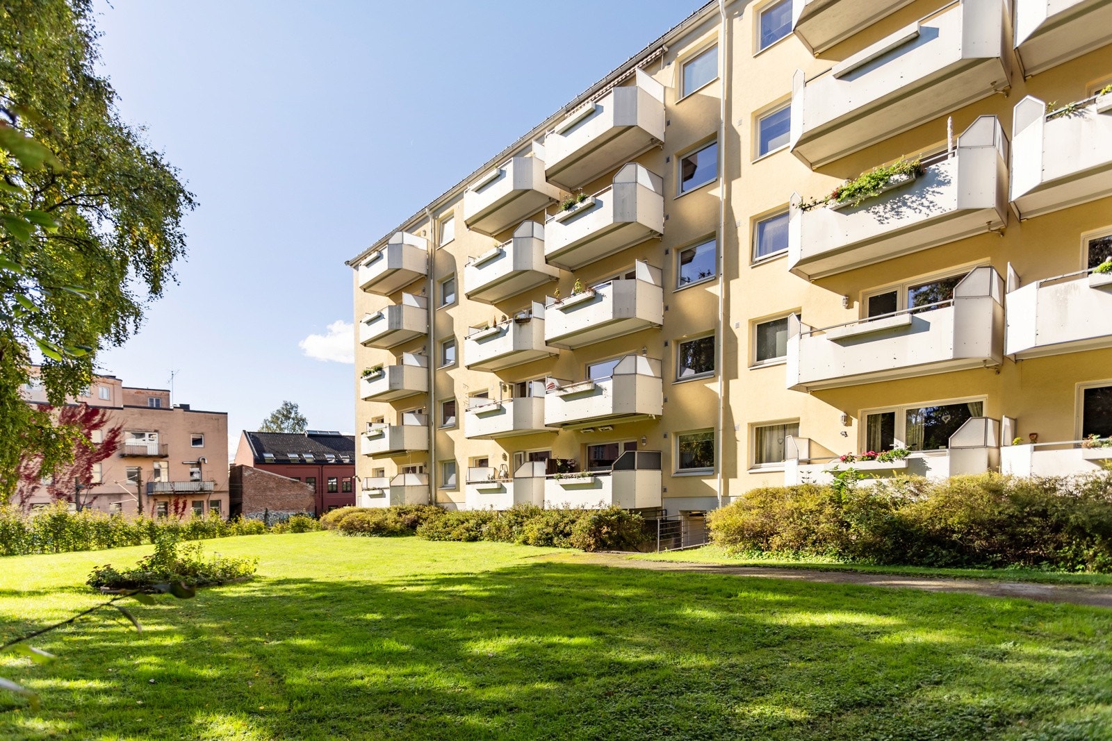 Ensjøsvingen 4 B oppleves som tilbaketrukket og trafikkstille med kort vei til sentrum. Galleribilde